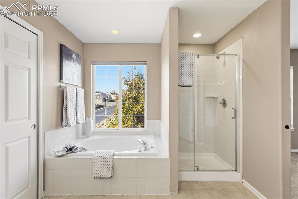 Image 20 of 36: Bathroom