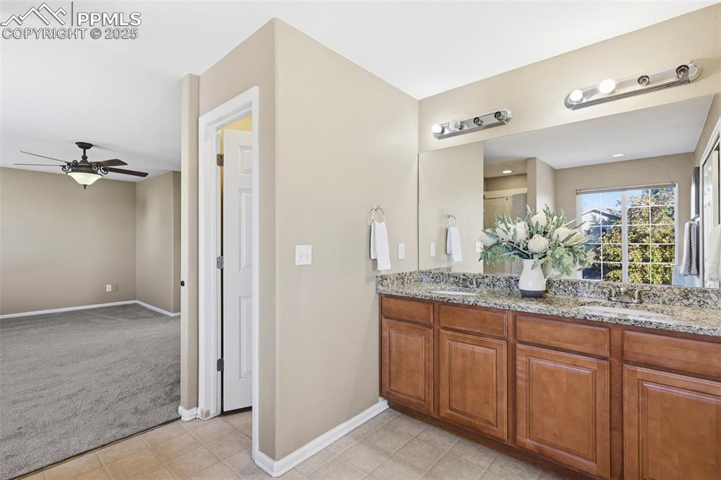 Image 21 of 36: Bathroom