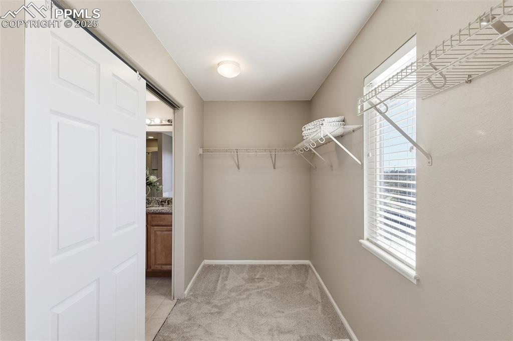 Image 22 of 36: Closet