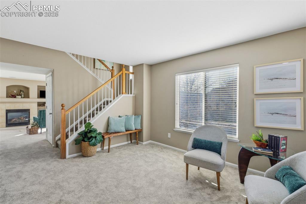 Image 5 of 36: Sitting Room