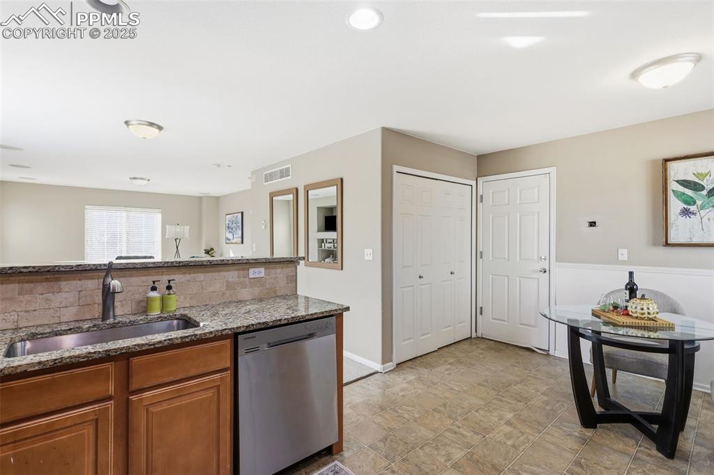 Image 9 of 36: Kitchen