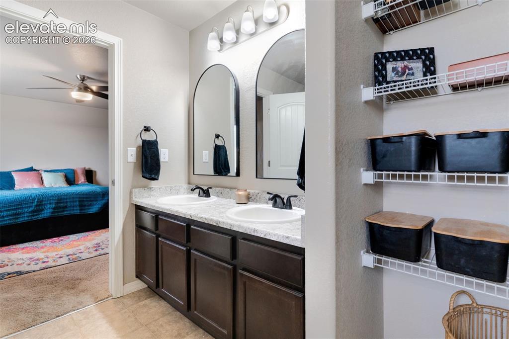 Image 14 of 28: Bathroom