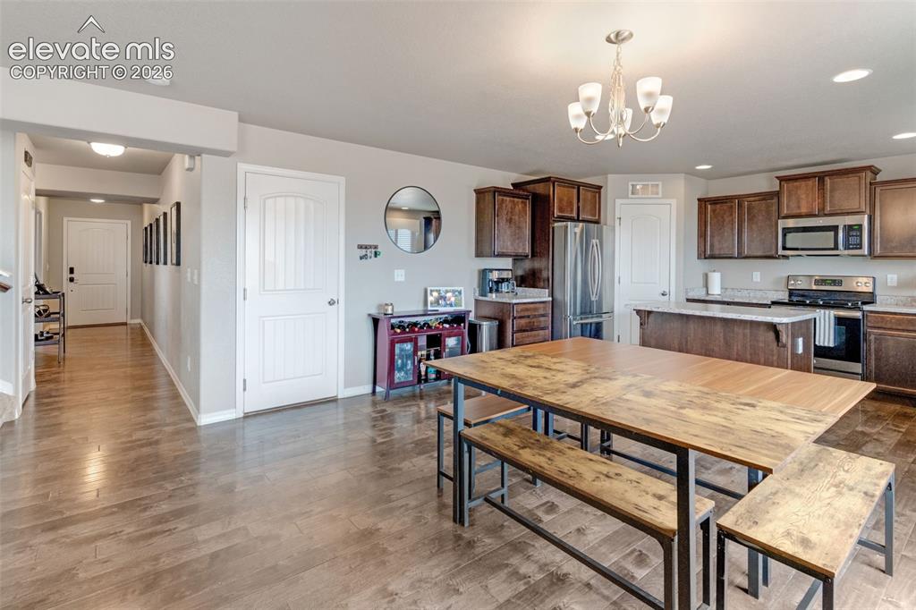 Image 6 of 28: Dining Area