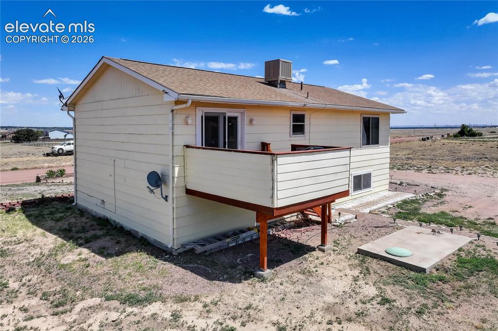 Image 18 of 25: Back deck off of dining room