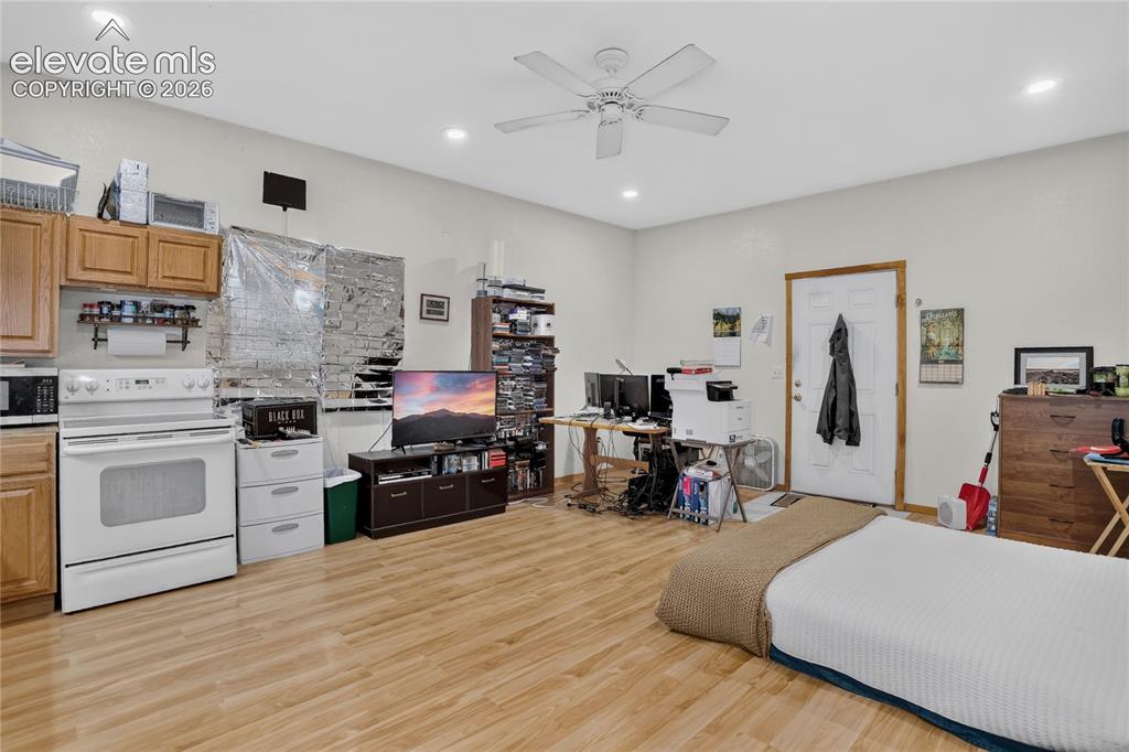Image 21 of 25: Bonus spaces features its own kitchen, bathroom, laundry
