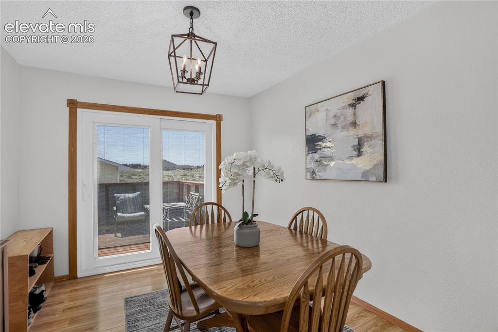 Image 6 of 25: Walk-out dining room