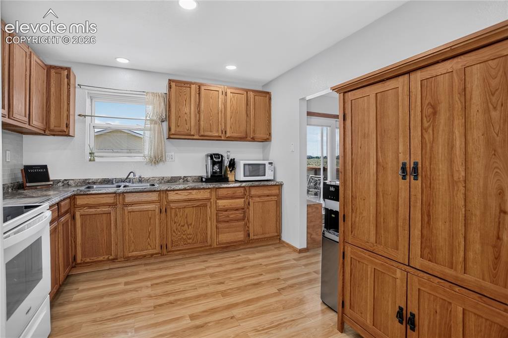 Image 7 of 25: Kitchen adjacent to dining room