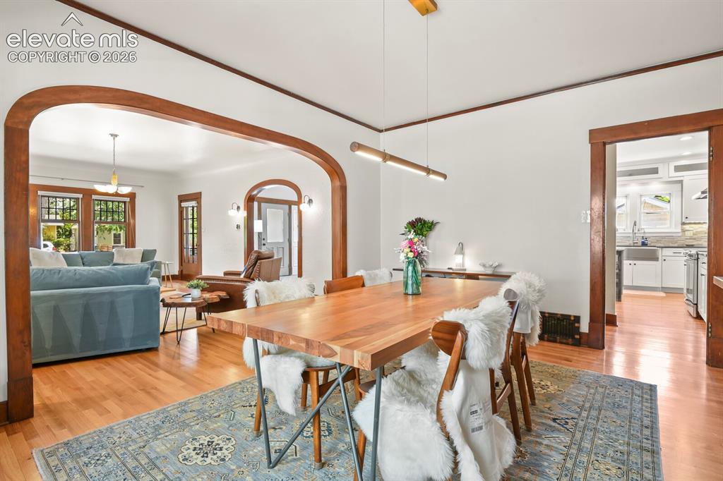 Image 14 of 46: Dining Area