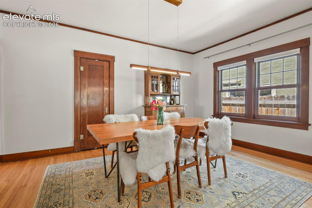 Image 15 of 46: Dining Area