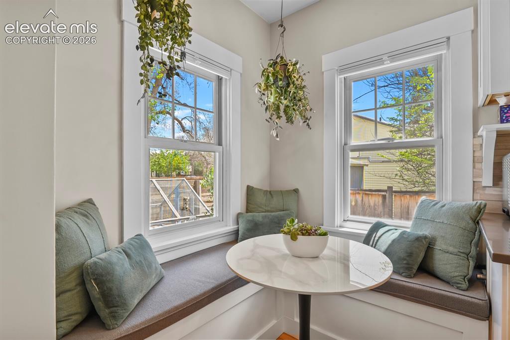 Image 17 of 46: Sitting Room