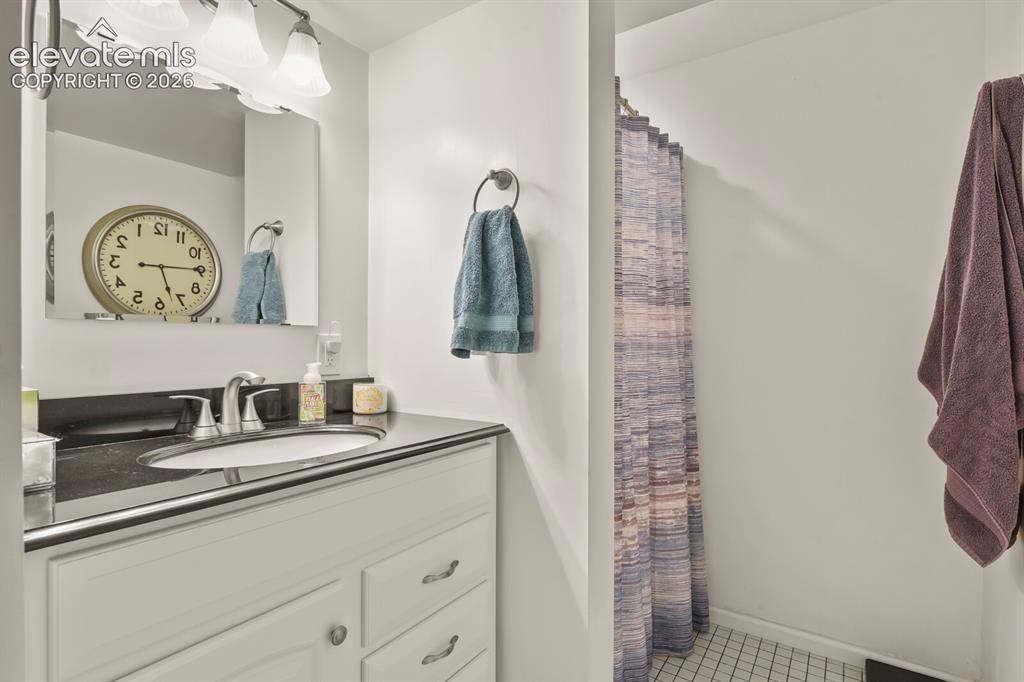 Image 34 of 46: Bathroom