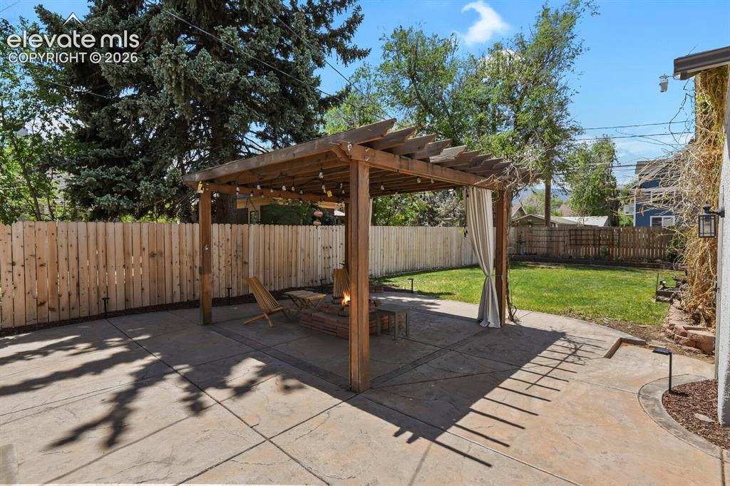 Image 40 of 46: Patio
