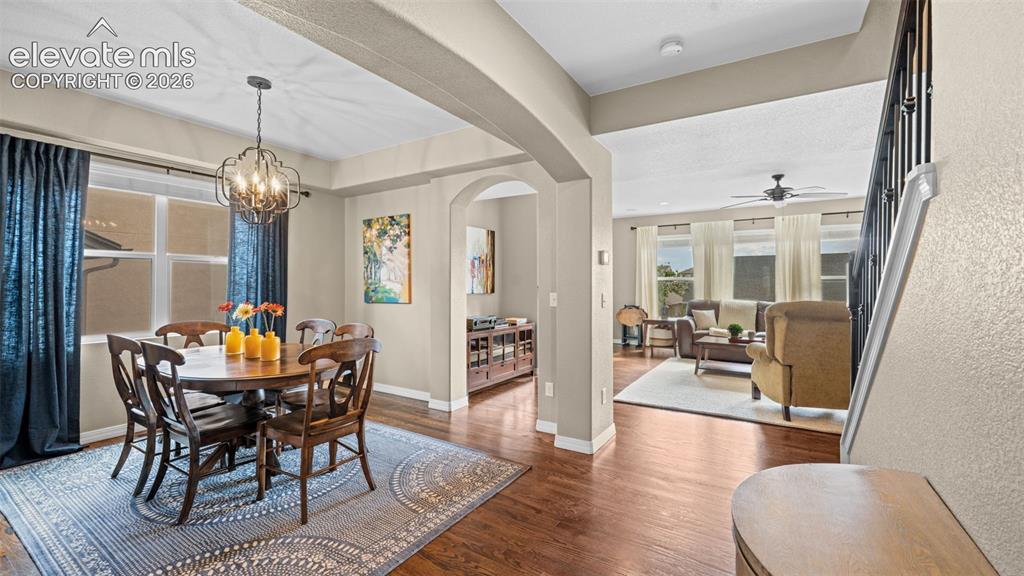 Image 13 of 33: Dining Area