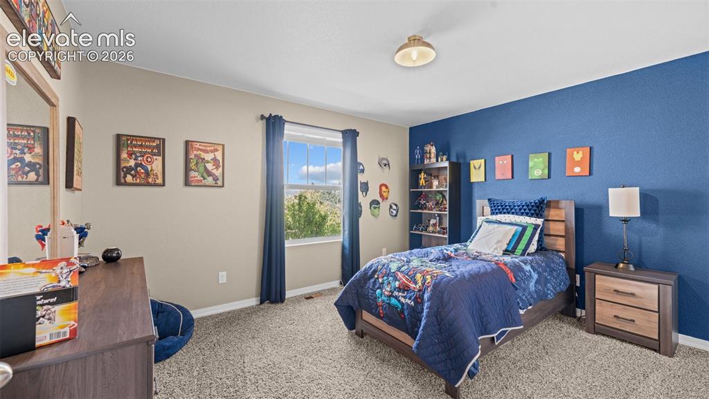 Image 19 of 33: Bedroom