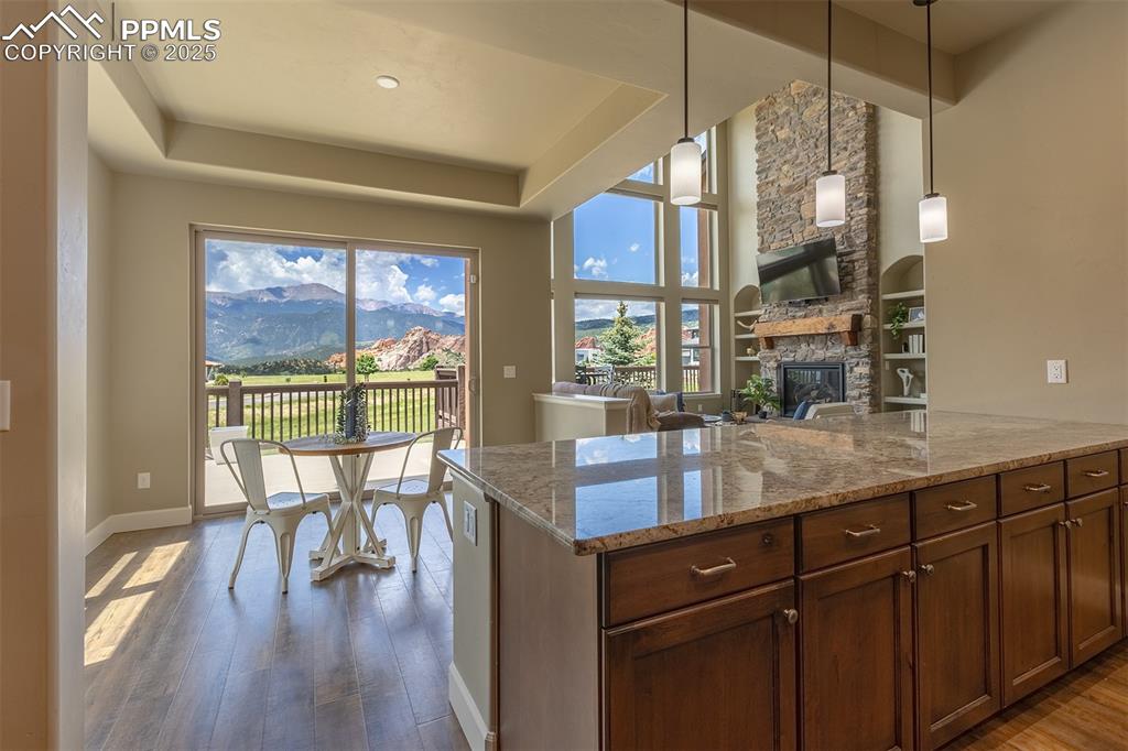Image 16 of 50: Kitchen