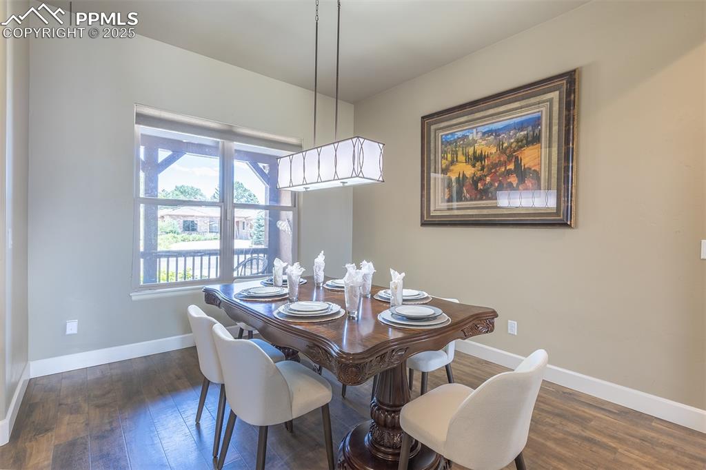 Image 18 of 50: Dining Room