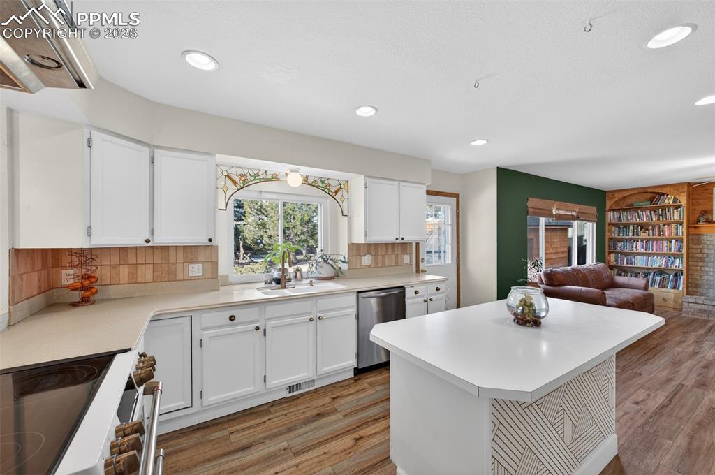 Image 11 of 44: Kitchen