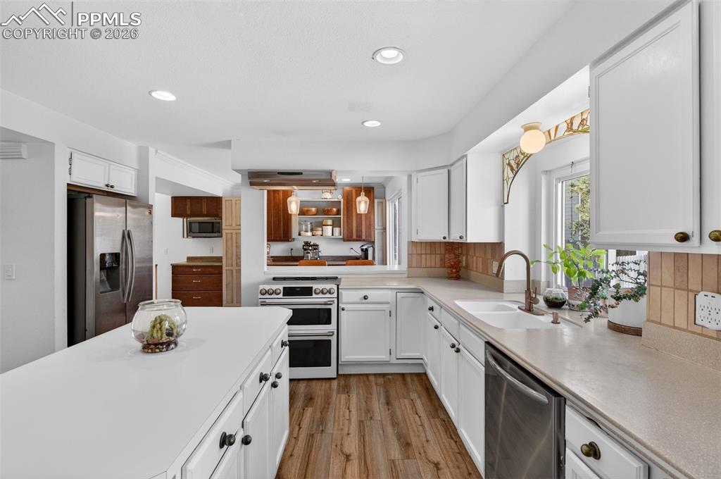 Image 13 of 44: Kitchen