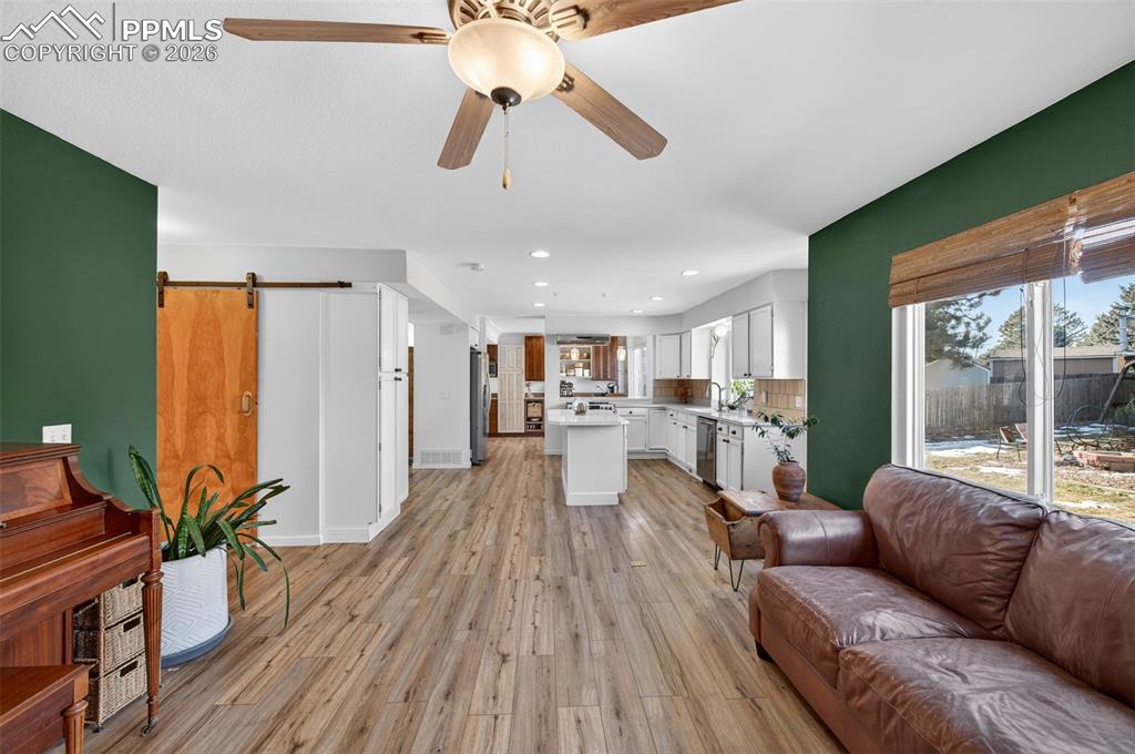 Image 15 of 44: Living Room