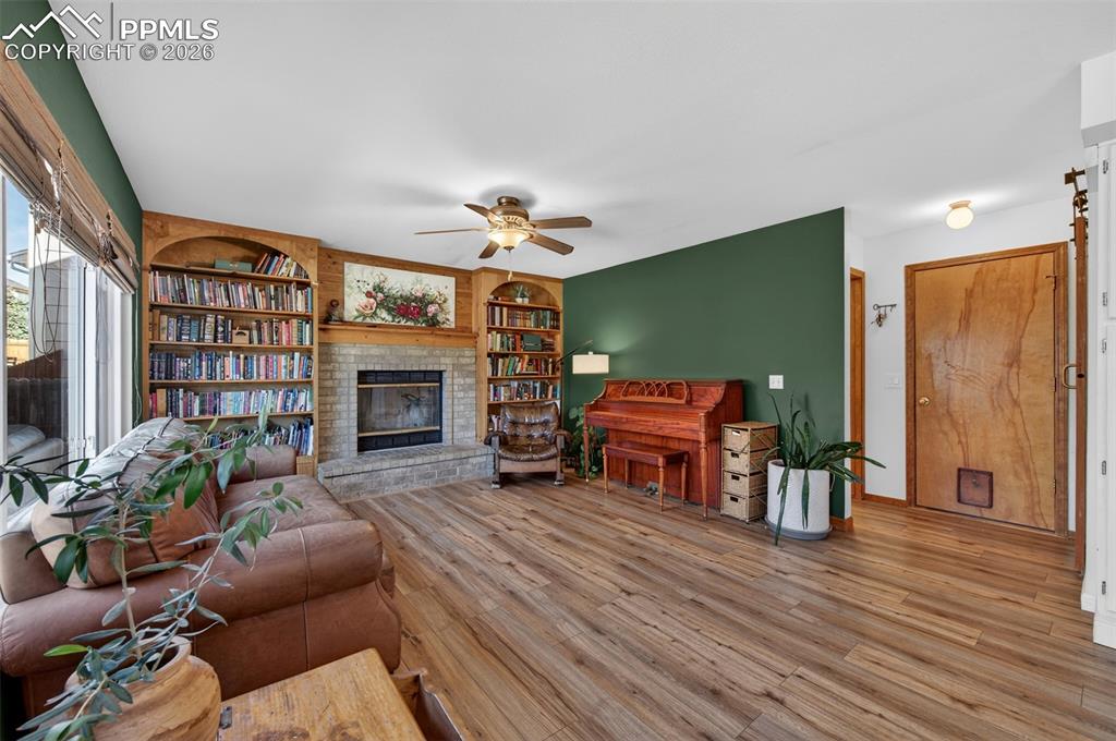 Image 17 of 44: Living Room