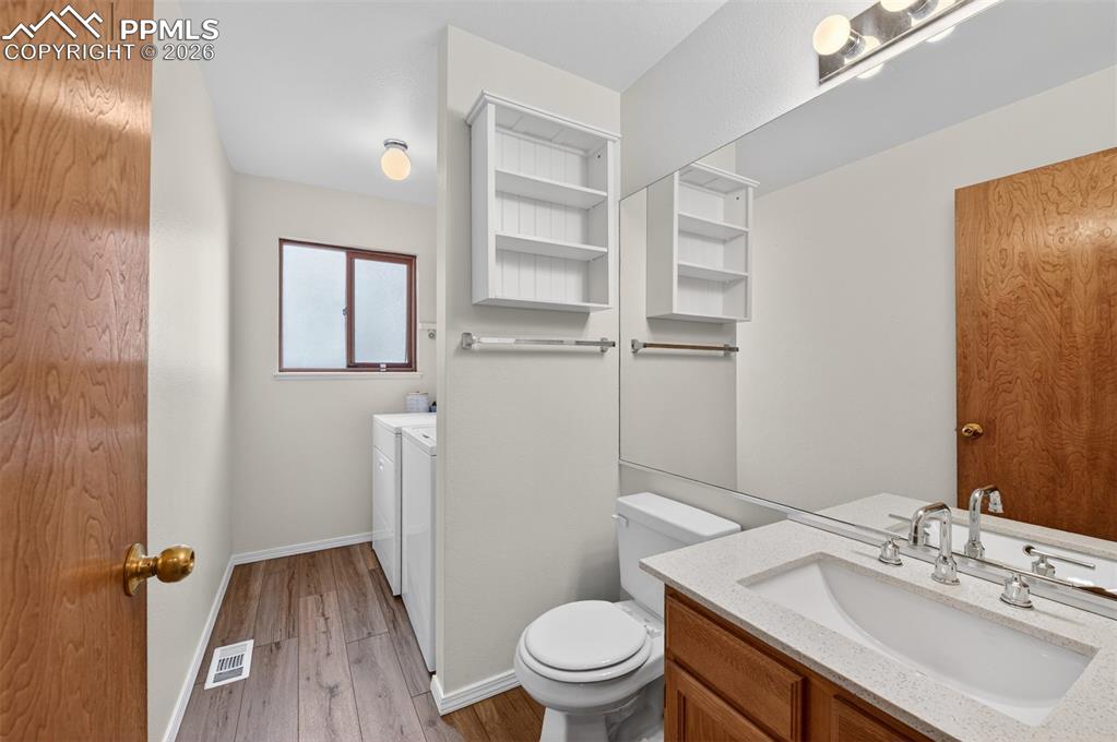 Image 19 of 44: Bathroom