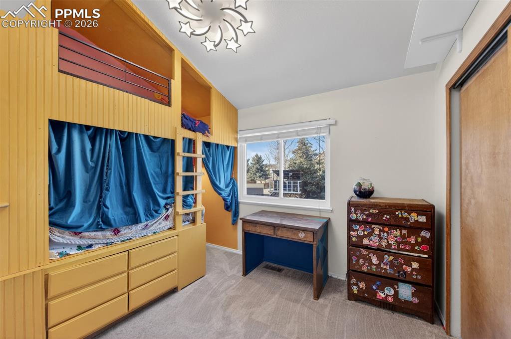 Image 29 of 44: Bedroom