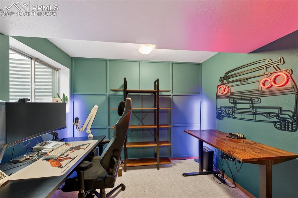 Image 35 of 44: Office