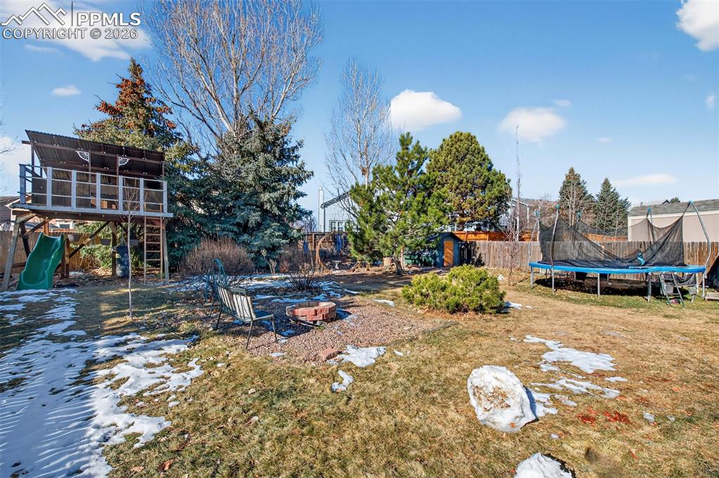 Image 44 of 44: Yard