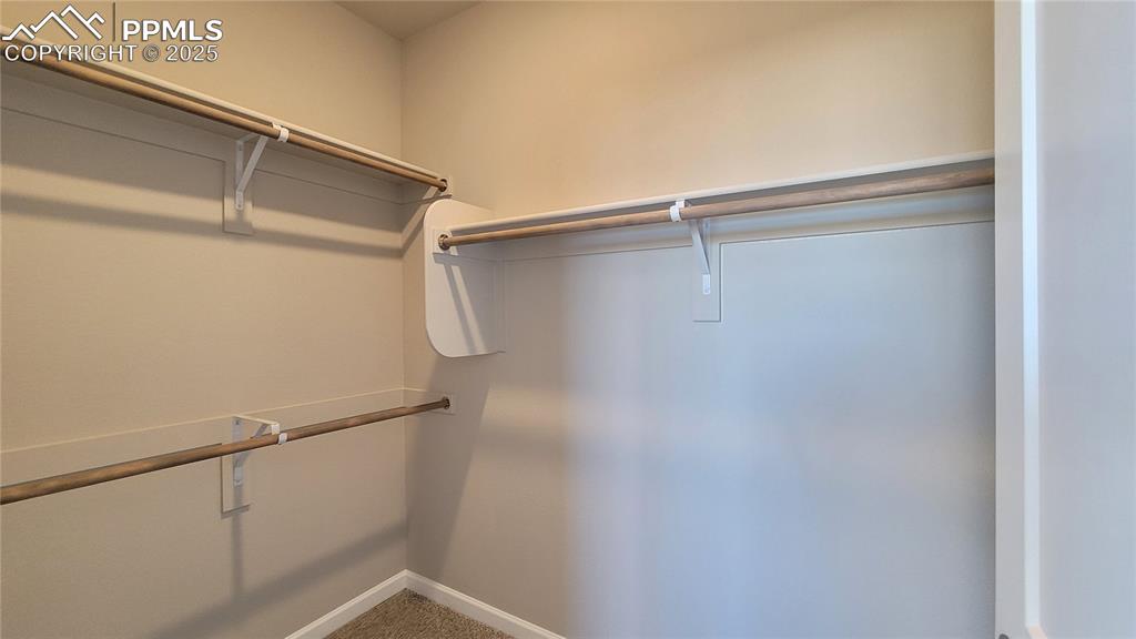 Image 20 of 33: Closet