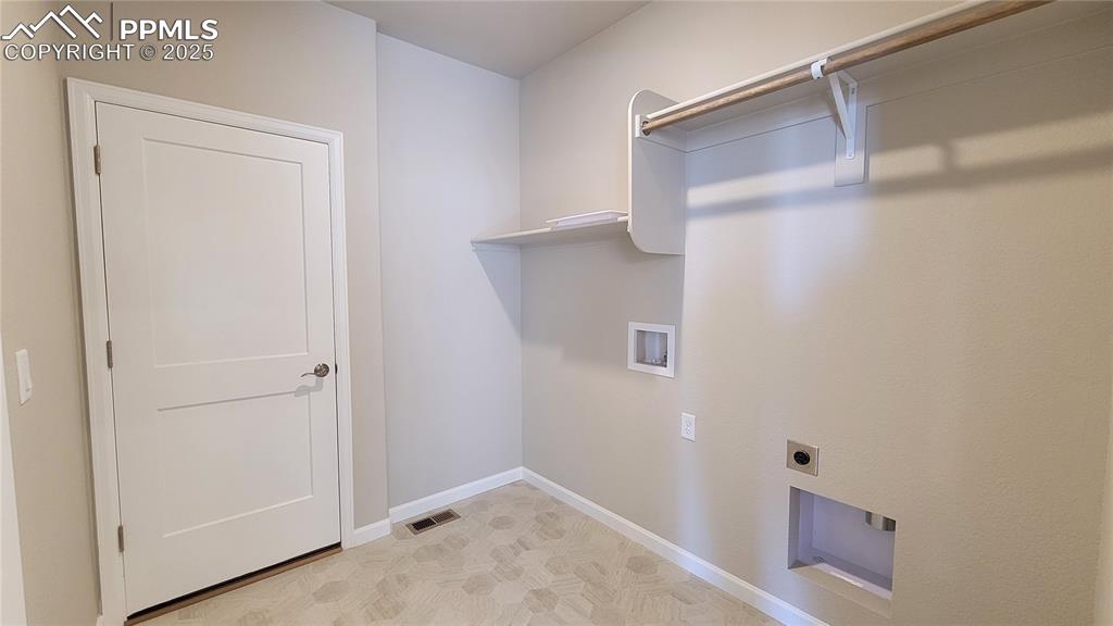 Image 22 of 33: Laundry