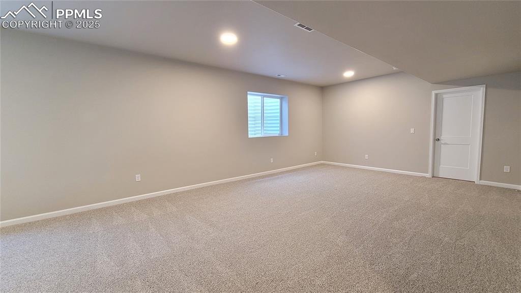 Image 25 of 33: Family Room