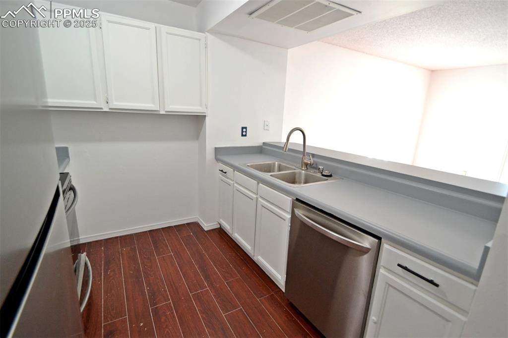 Image 12 of 34: Kitchen