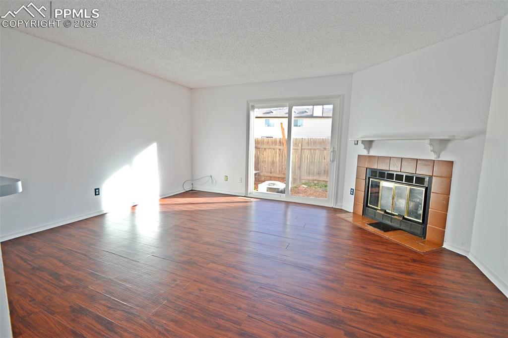 Image 5 of 34: Living Room