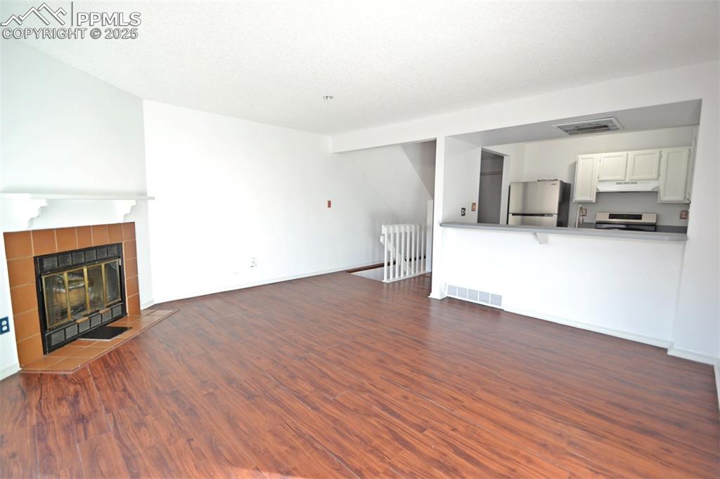 Image 8 of 34: Living Room