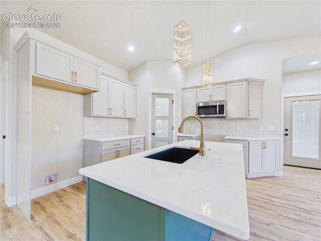 Image 10 of 44: Kitchen