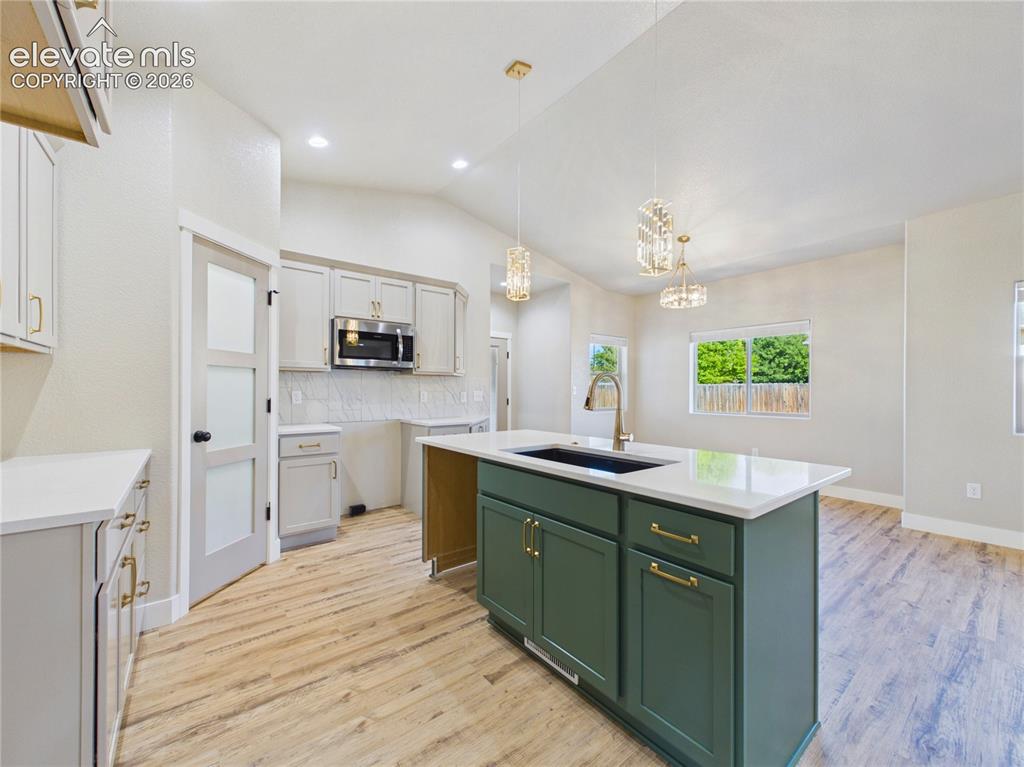 Image 11 of 44: Kitchen