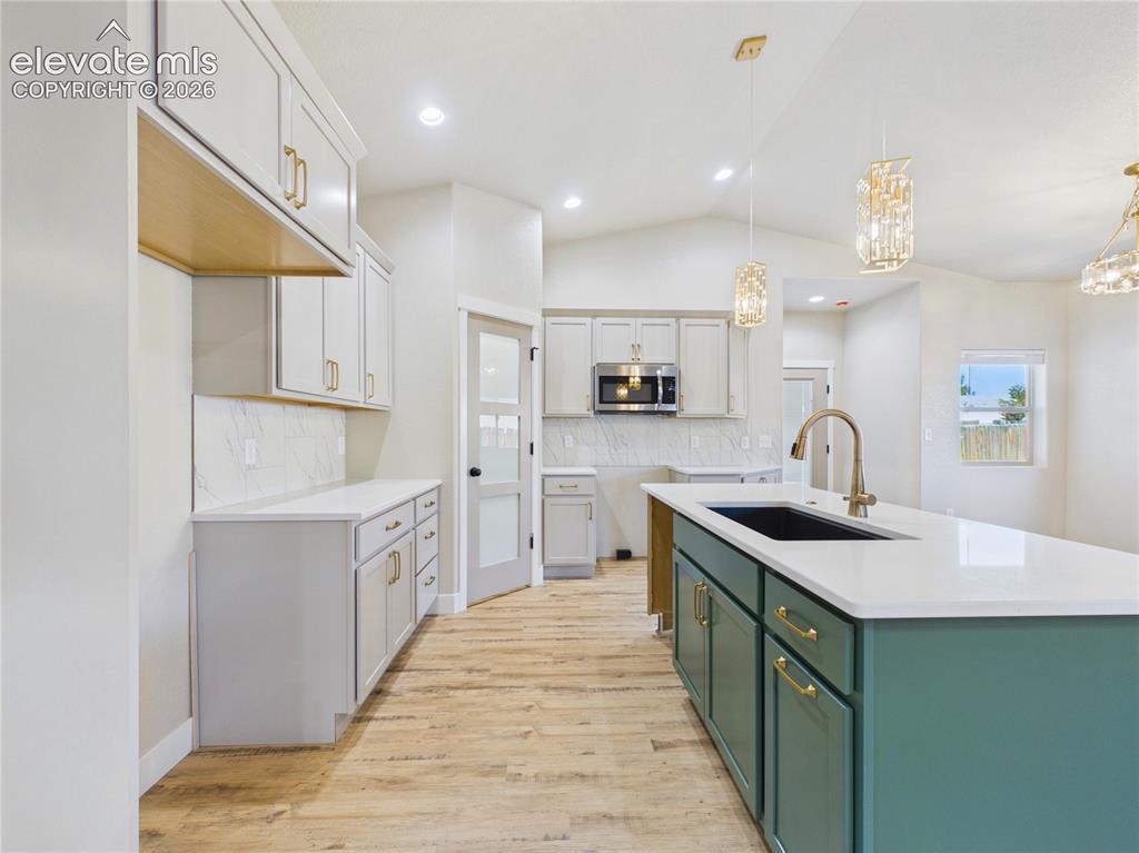 Image 12 of 44: Kitchen