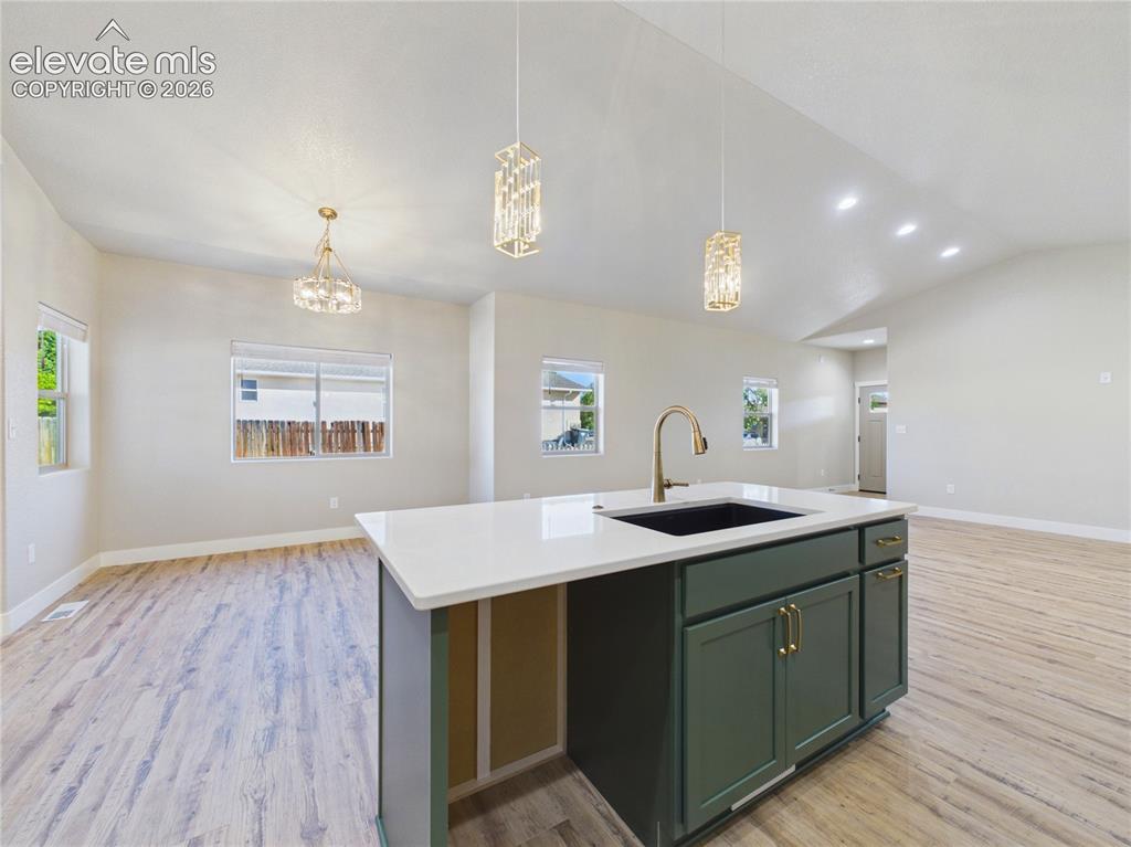 Image 14 of 44: Kitchen