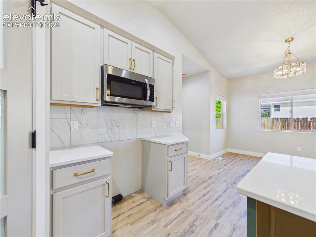 Image 15 of 44: Kitchen
