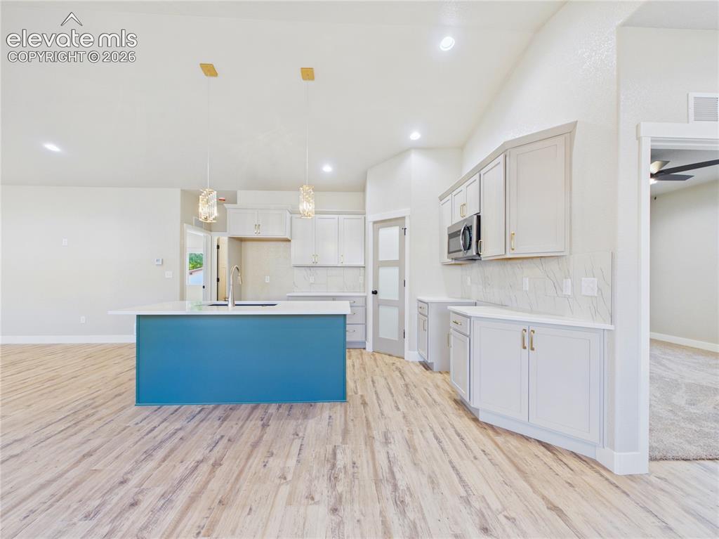 Image 17 of 44: Kitchen