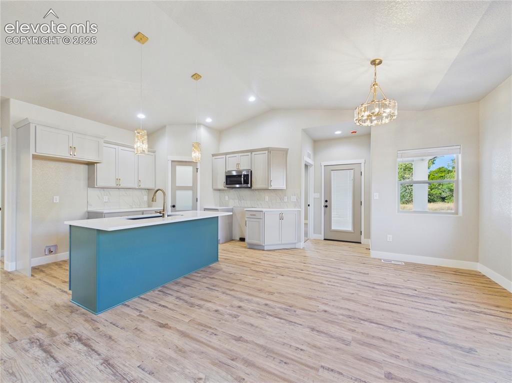 Image 9 of 44: Kitchen