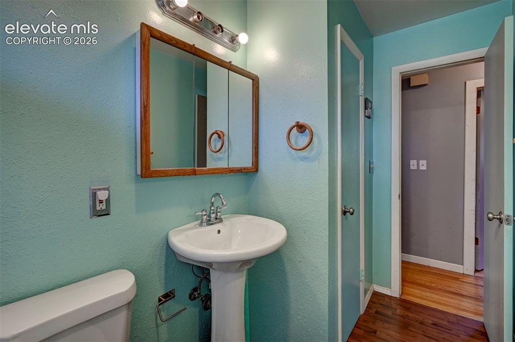 Image 12 of 28: Bathroom