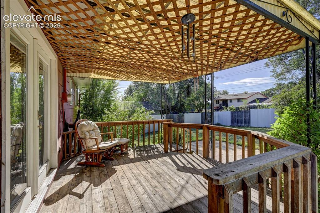 Image 23 of 28: Deck