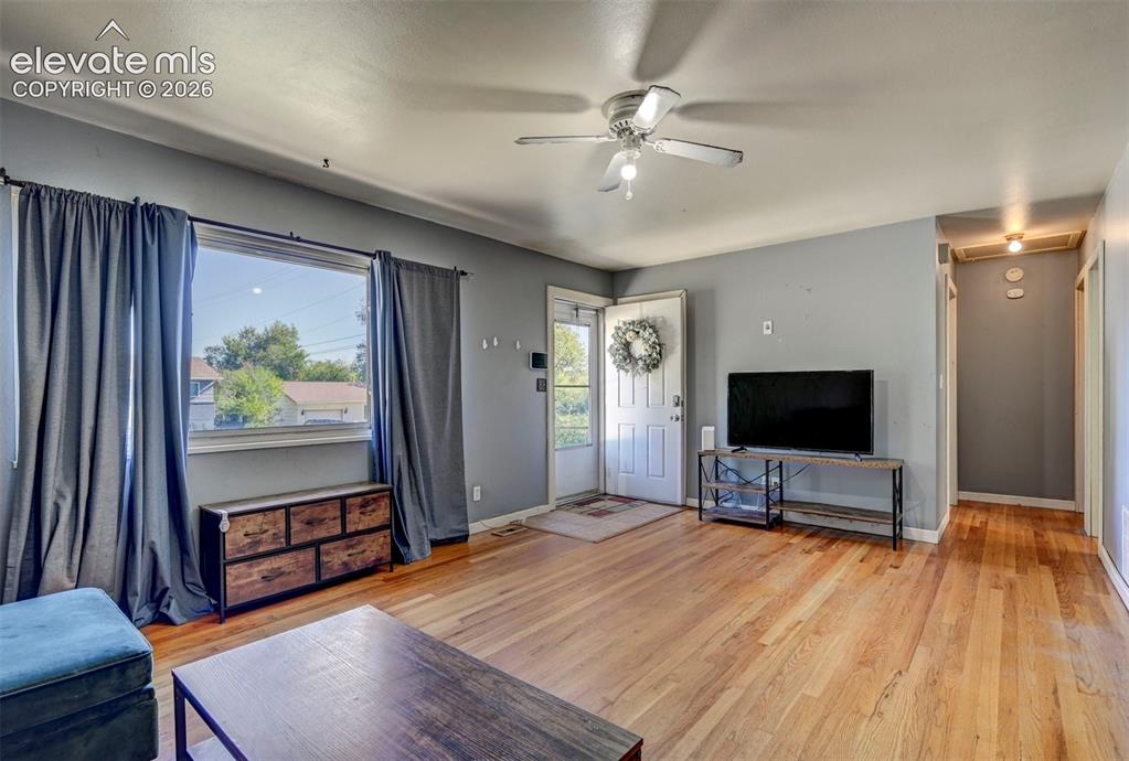 Image 4 of 28: Living Room
