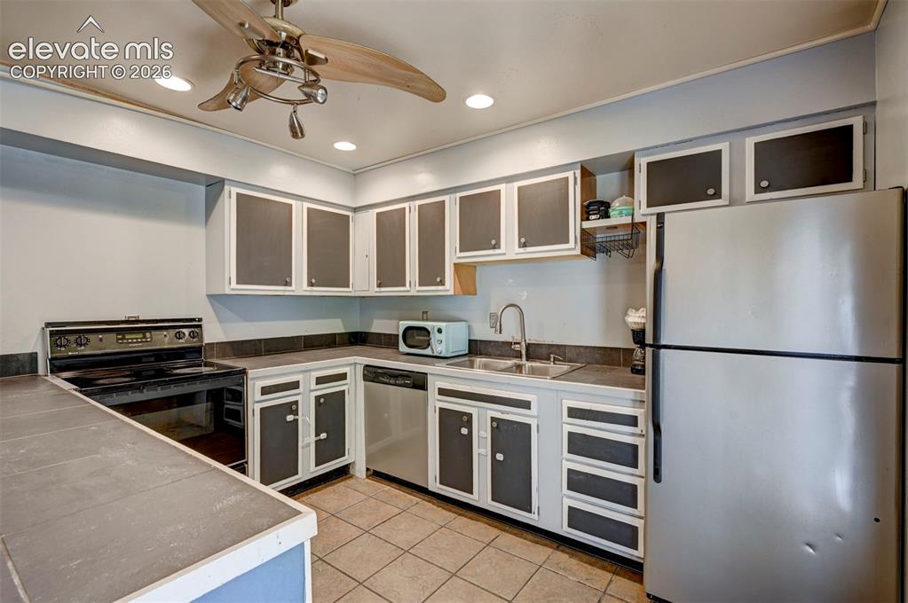 Image 6 of 28: Kitchen