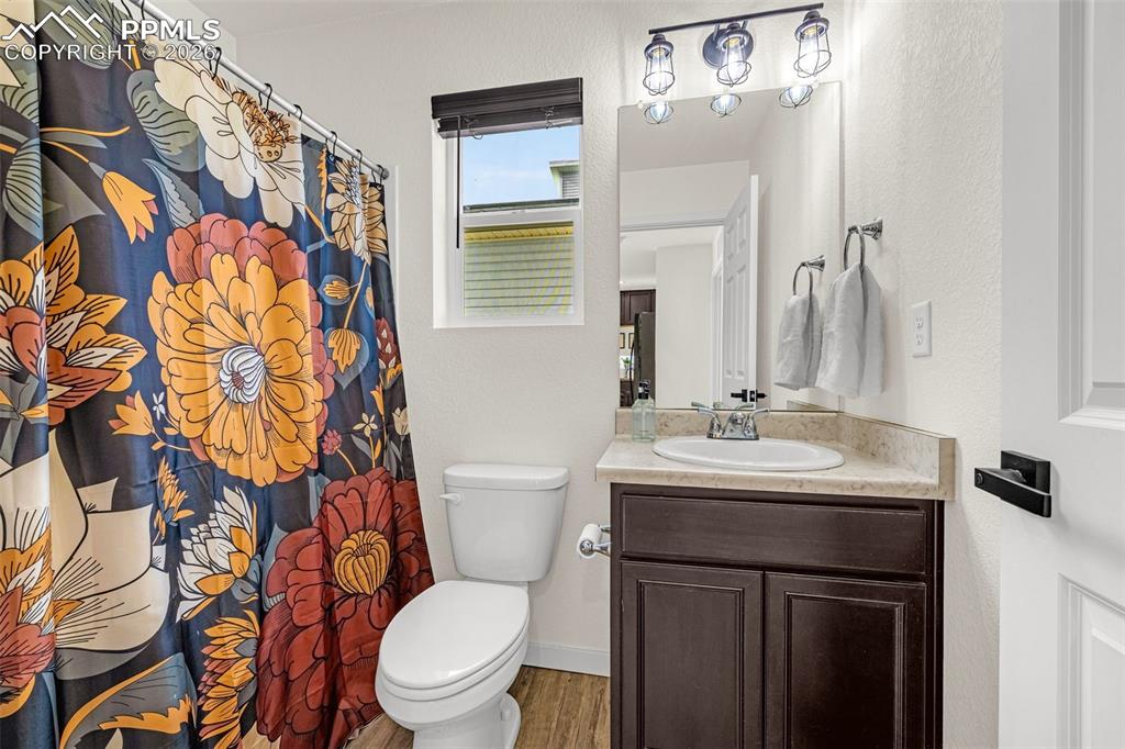 Image 17 of 36: Bathroom