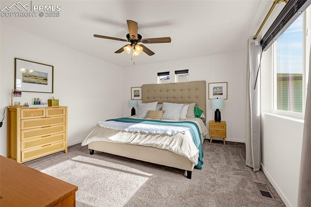 Image 19 of 36: Bedroom