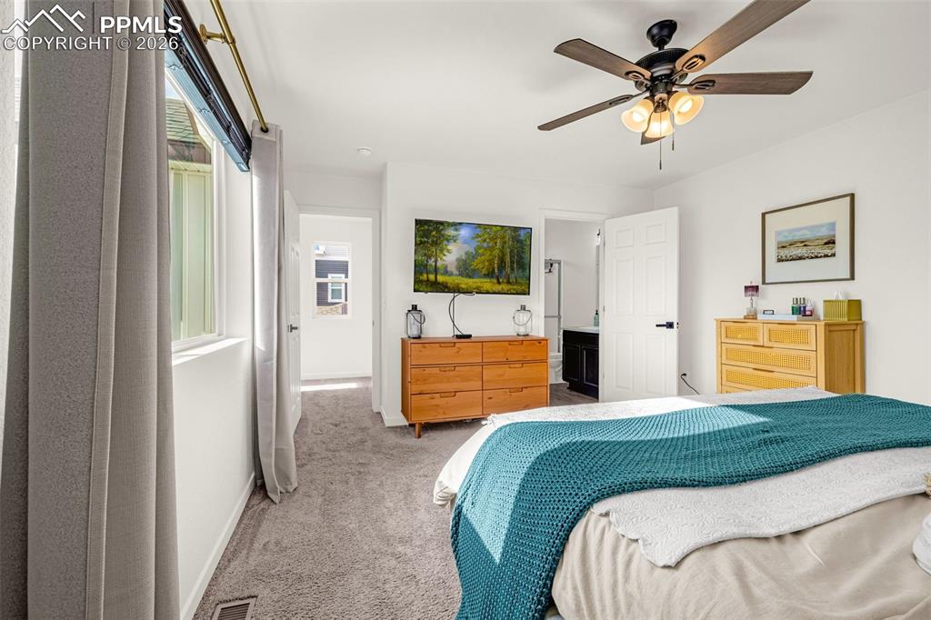 Image 20 of 36: Bedroom