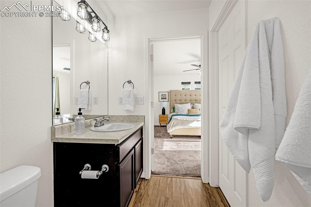 Image 23 of 36: Bathroom