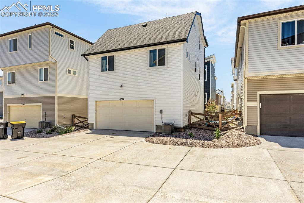 Image 32 of 36: Back of Structure